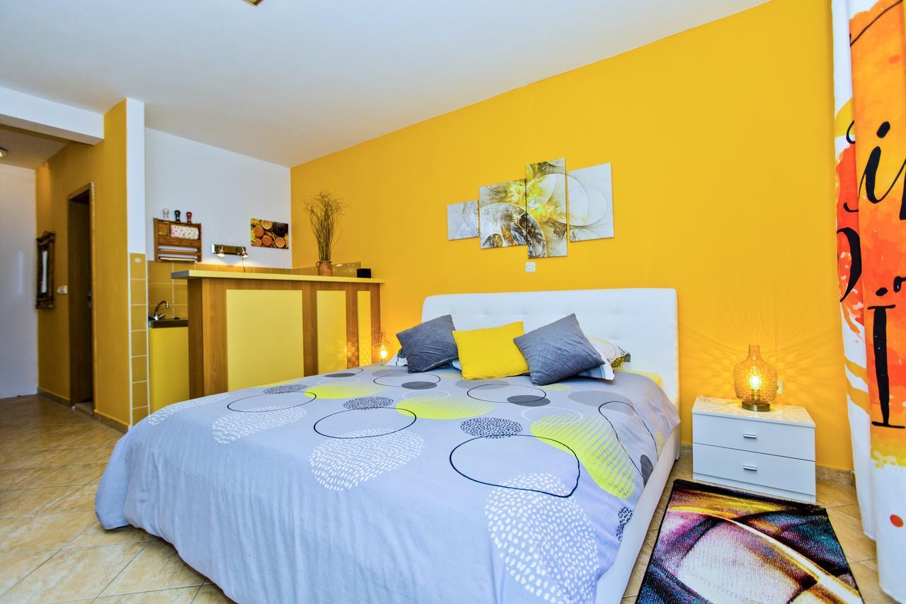 Apartments And Rooms Art Deco Pape Hvar Town Exterior foto